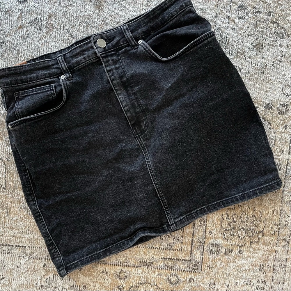 Zara Denim Skirt (L) - Picture 2 of 4